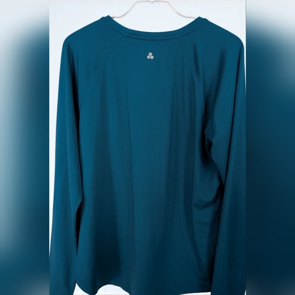 Tek Gear Adaptive Long Sleeve Performance Tee Size: LARGE, (EUC) - Picture 7 of 8